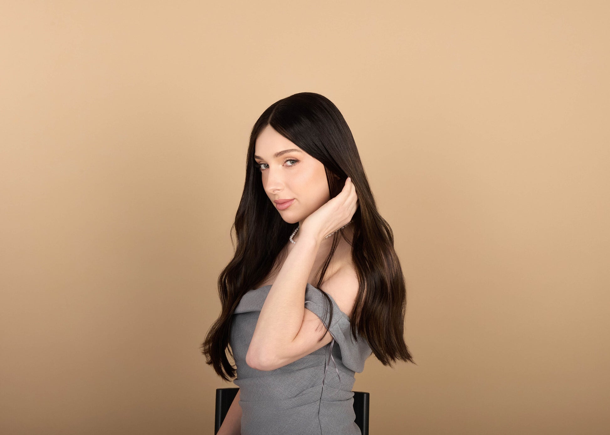 Model wearing 23" Avery