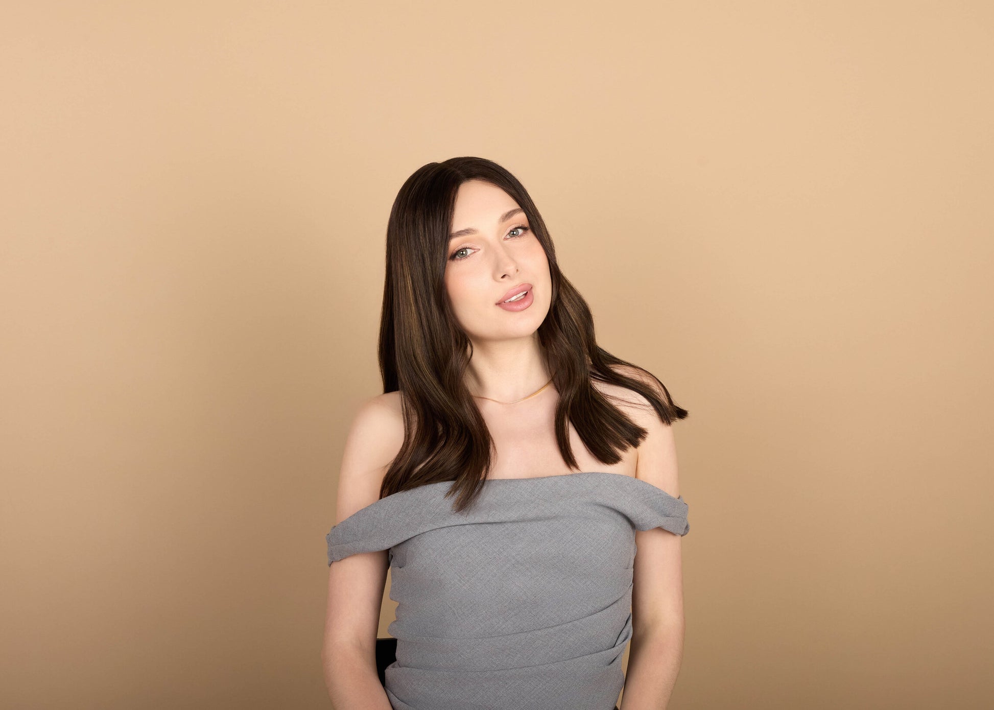 Model wearing 18" Opehlia