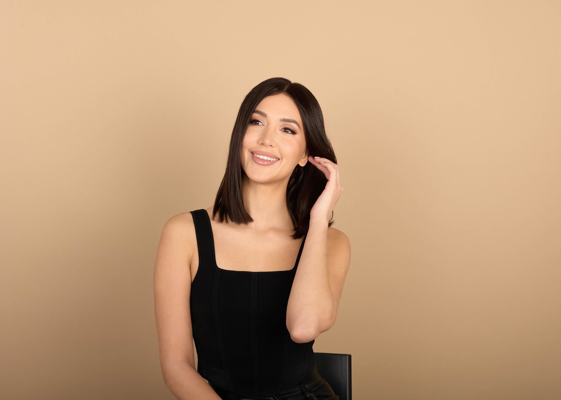 Model wearing 15" Miley