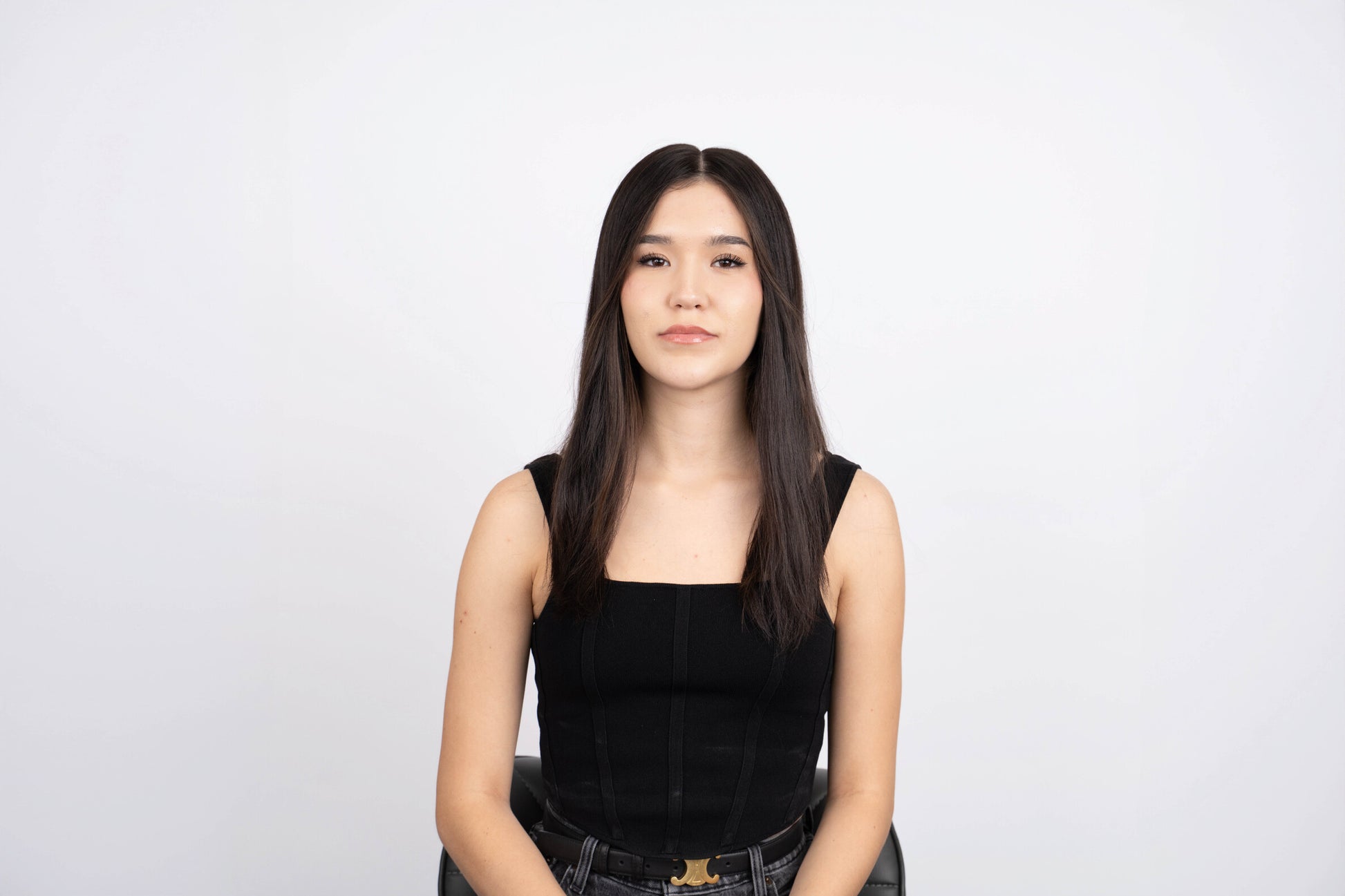 model is wearing a 20 wavy natalie