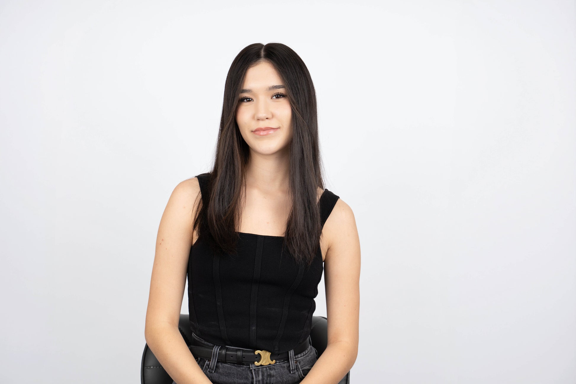 model is wearing a 20 wavy natalie