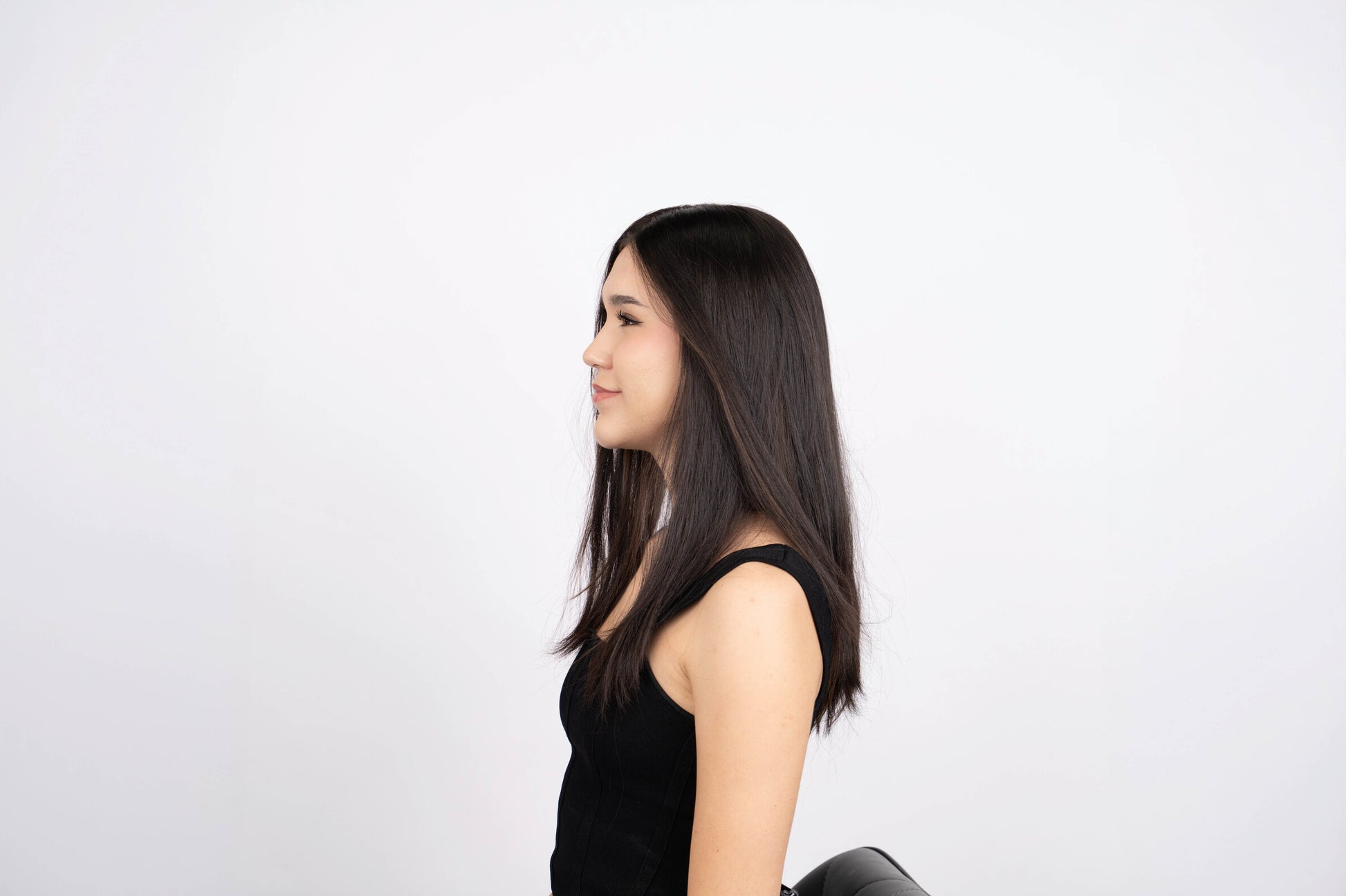 model is wearing a 20 wavy natalie