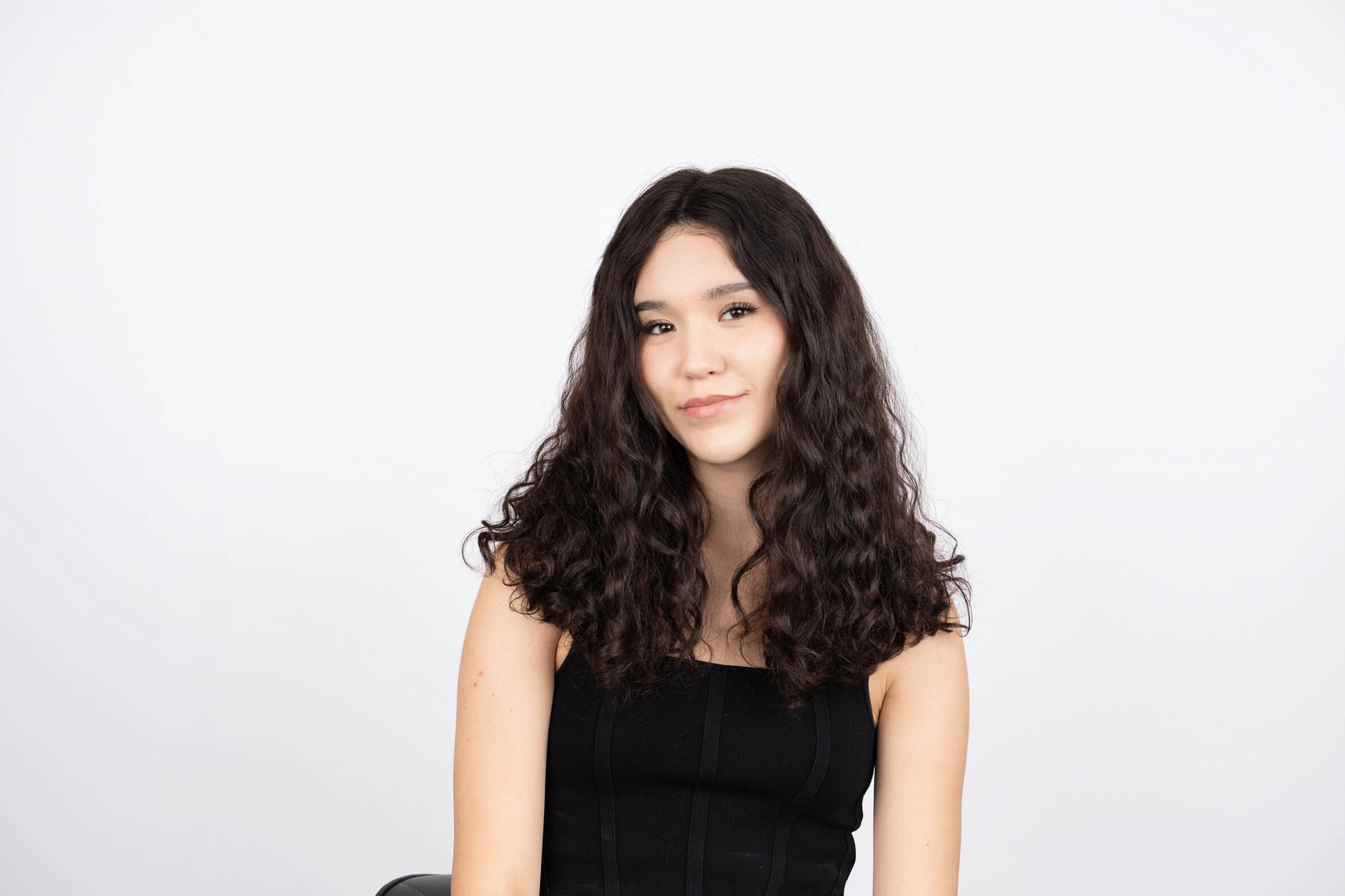 Model is wearing an 18 Curly Yuliya