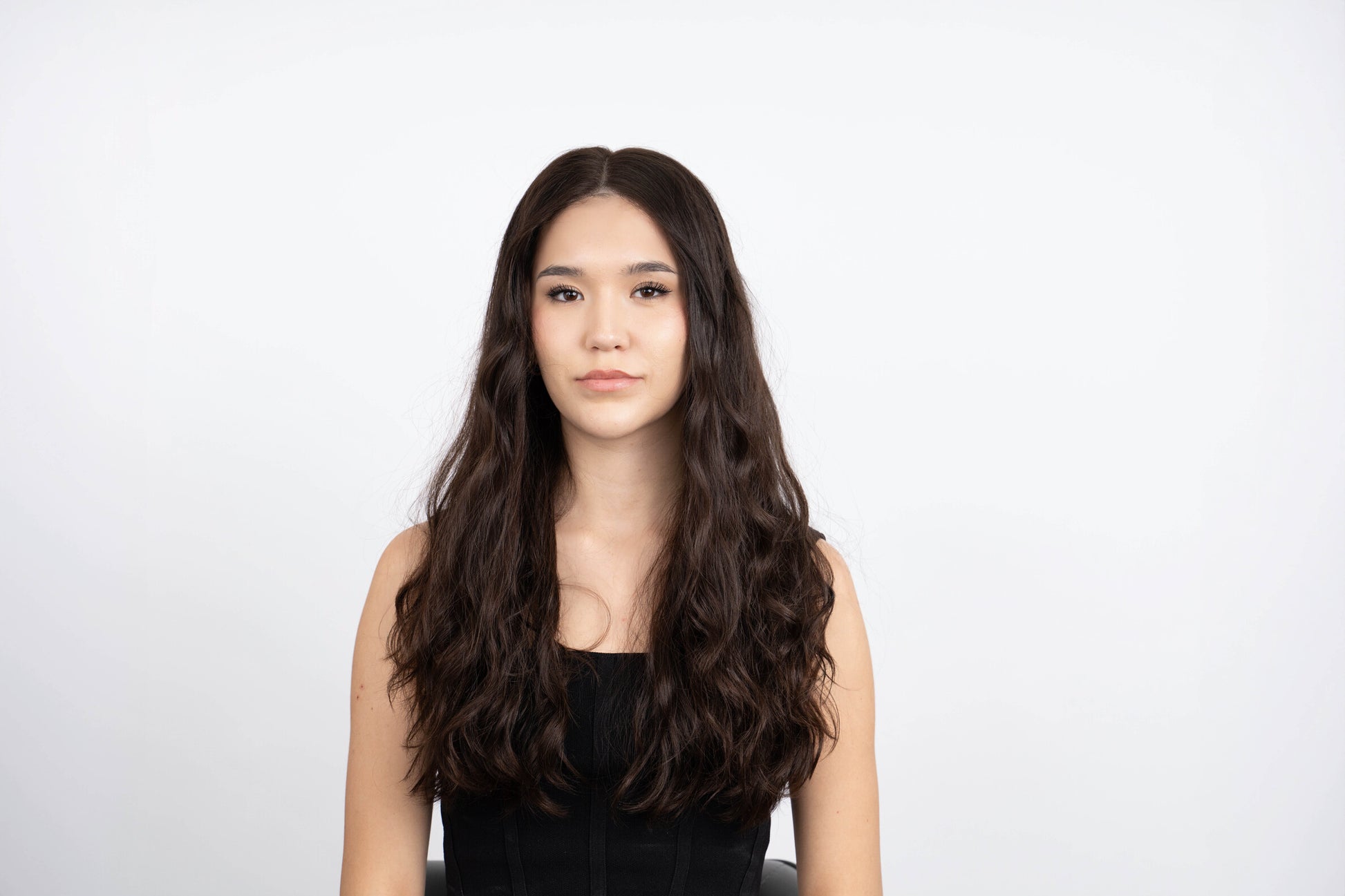 Model wearing 22" Curly Yuliya