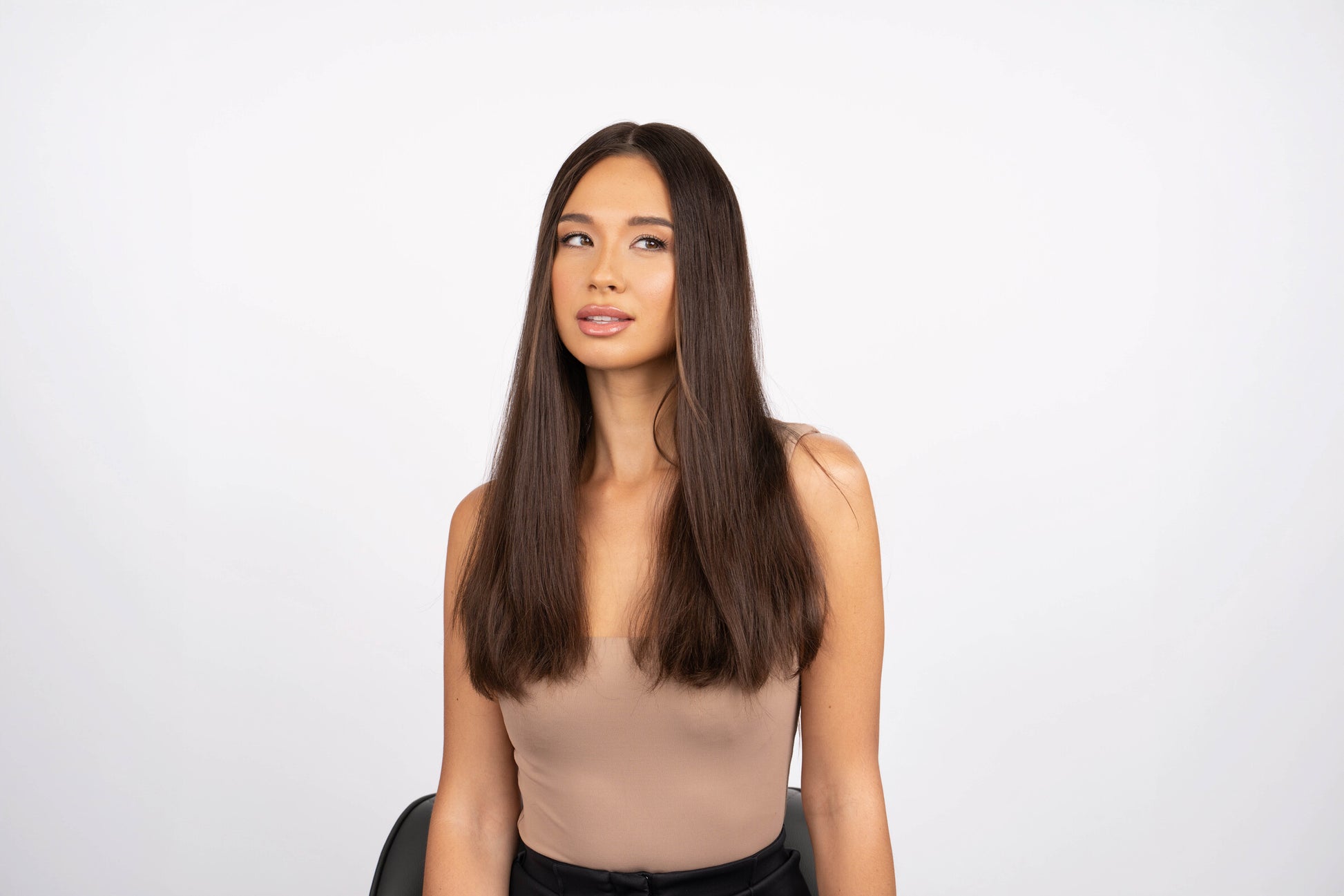 model is wearing an 18 wavy olivia