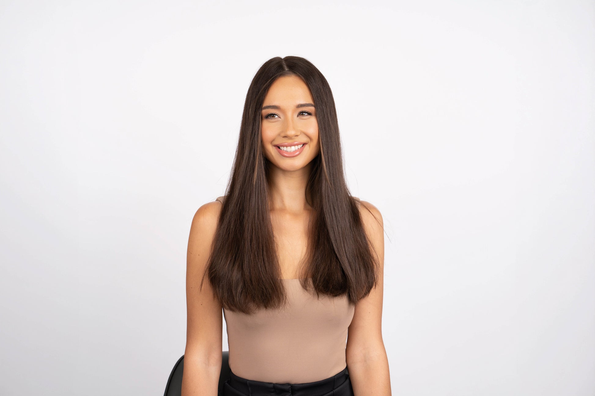 model is wearing an 18 wavy olivia