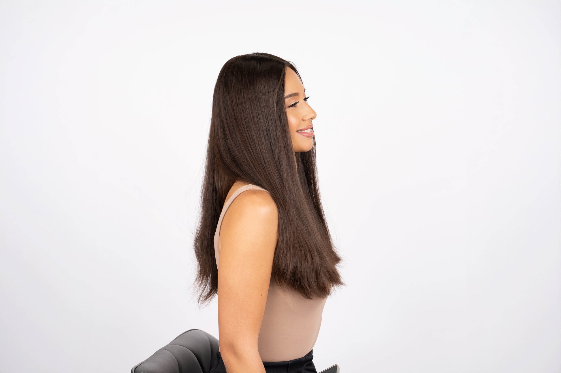 model is wearing an 18 wavy olivia