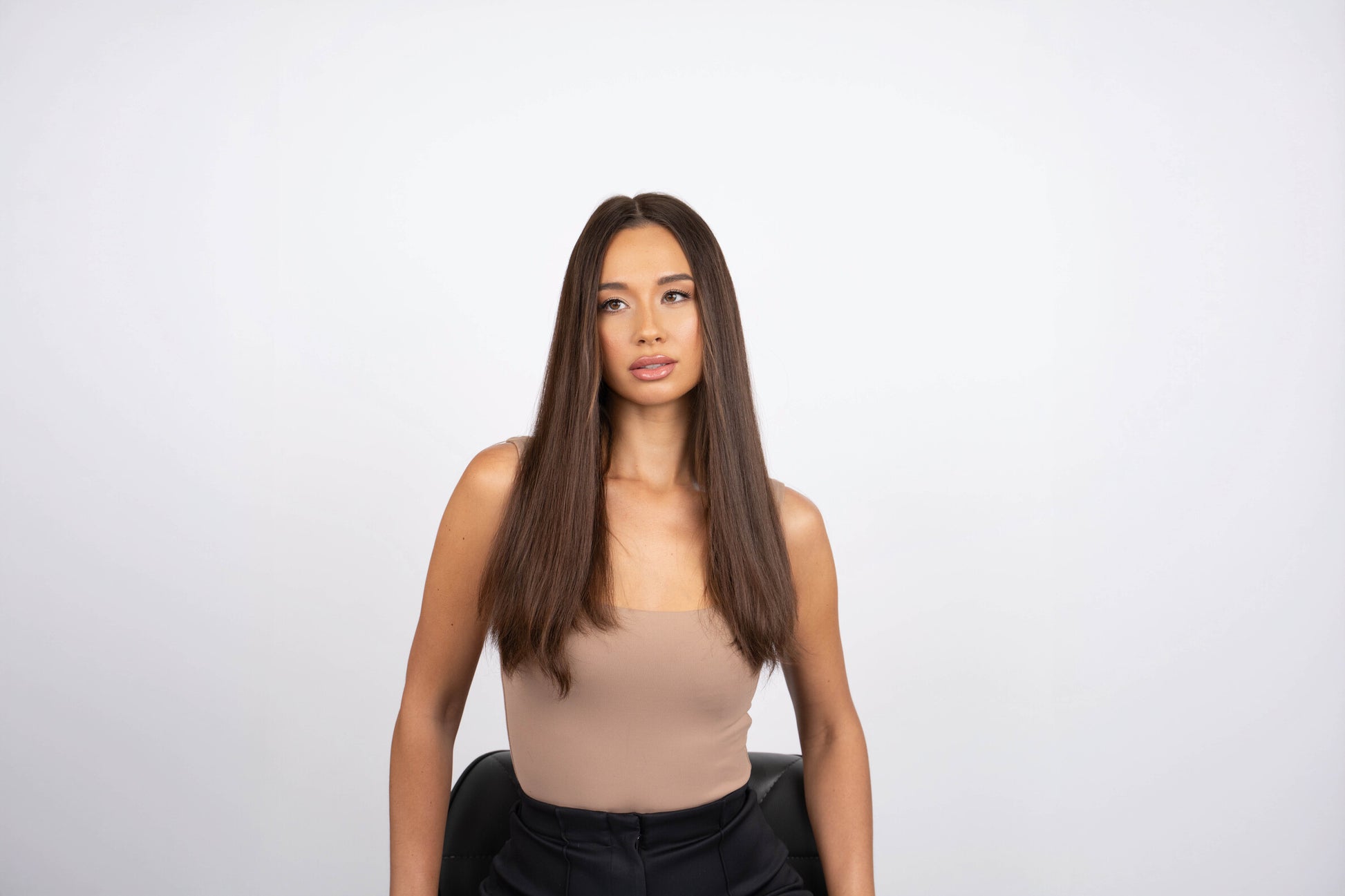 model is wearing a 20 wavy lsabella