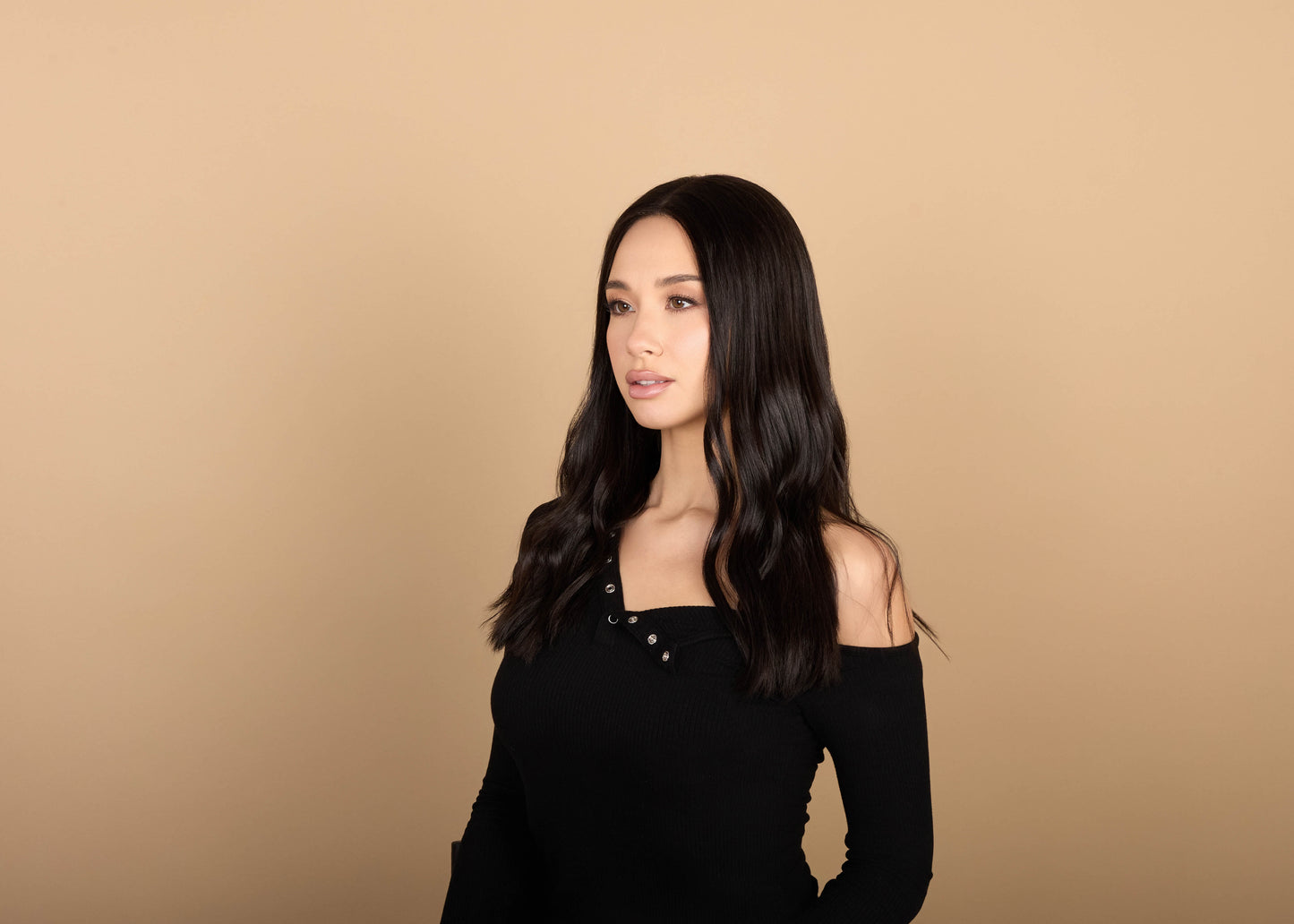 Model wearing 19" Fleur